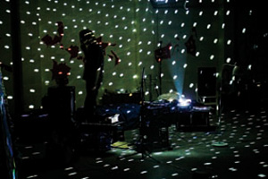 Experimental expanded projections at Audiopollen, West End, Brisbane, 2007. Image courtesy the artists. Photograph by Steve Trigg.